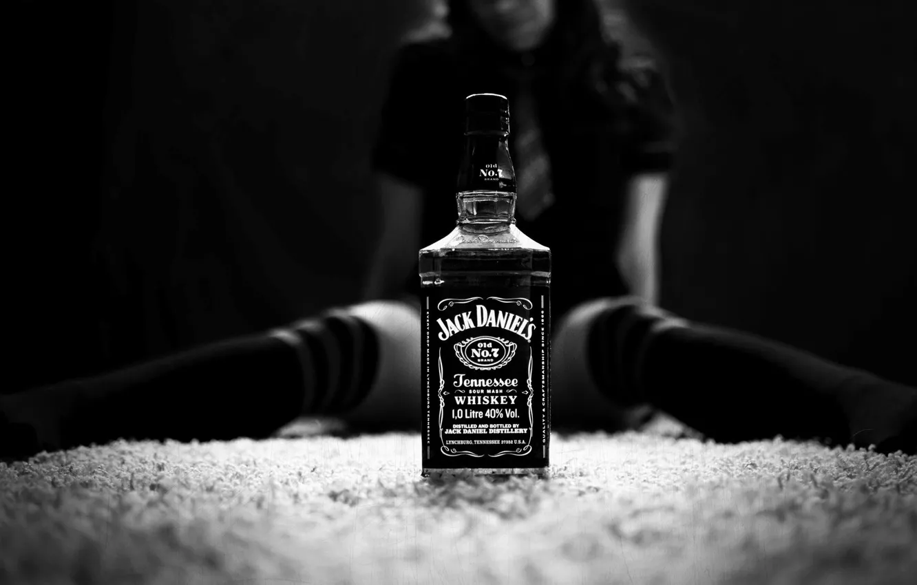 Photo wallpaper girl, feet, bottle, alcohol, whiskey, Golf, Jack Daniels