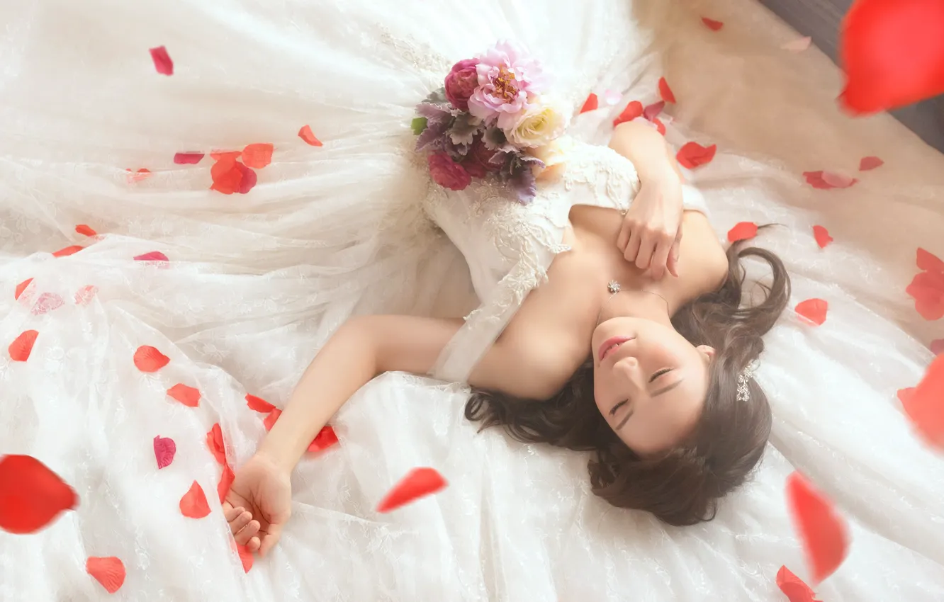 Photo wallpaper white, chest, girl, happiness, flowers, red, pose, smile