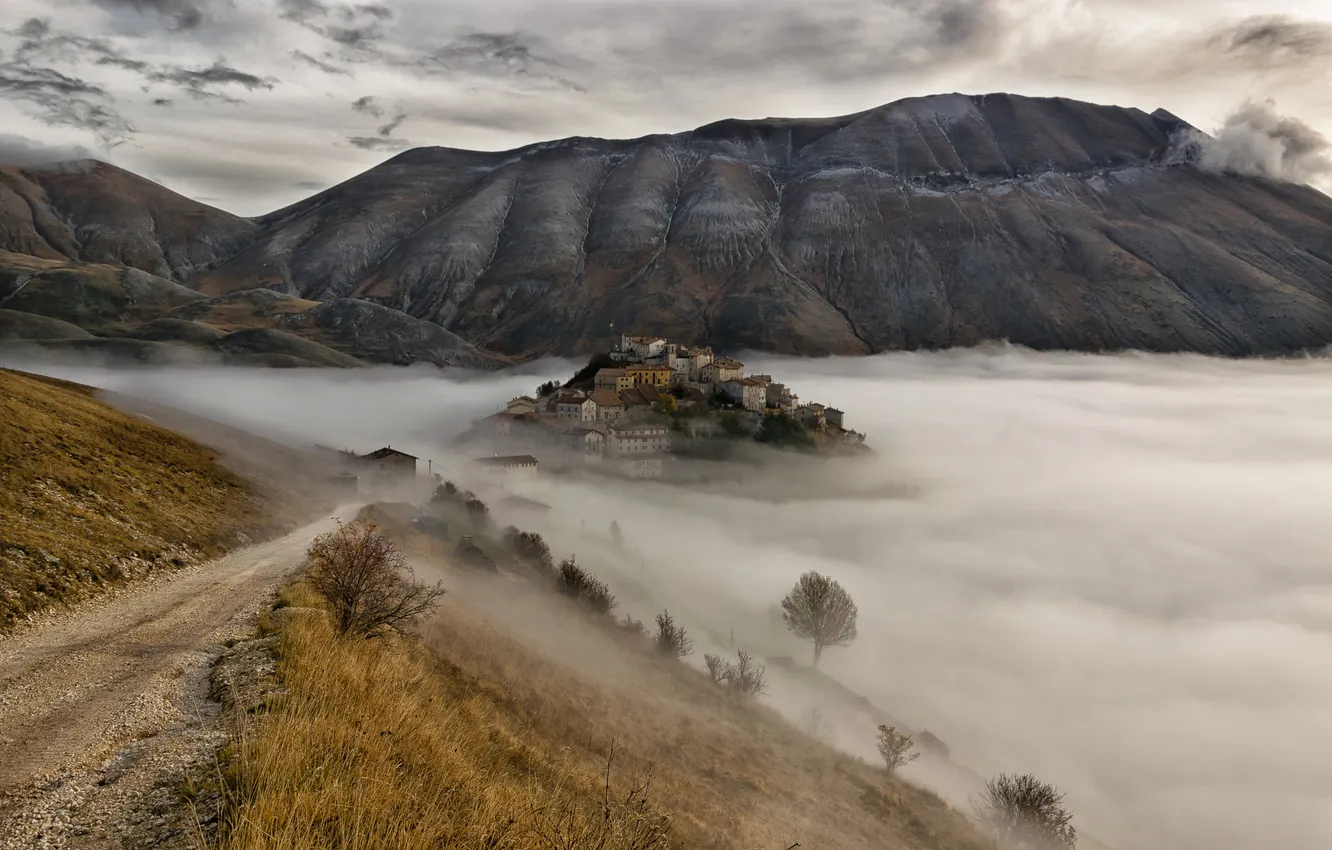 Photo wallpaper mountains, fog, hills, Italy, the village, Umbria, Castelluccio