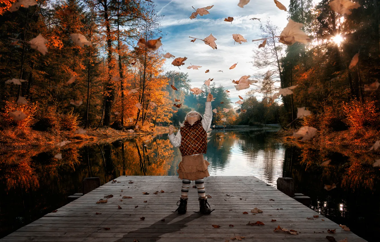 Photo wallpaper autumn, leaves, joy, girl