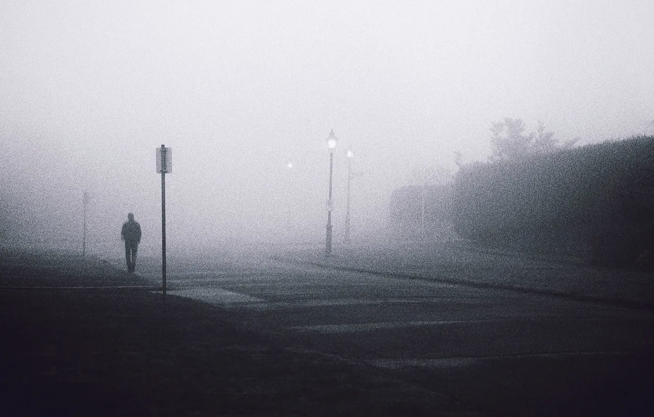 Photo wallpaper misty, street, fog, man, lamps