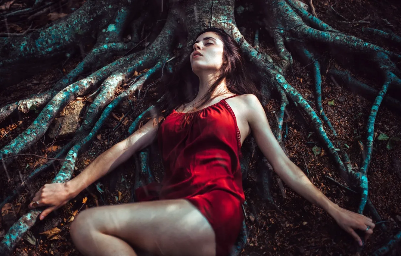 Photo wallpaper roots, pose, tree, model, makeup, figure, dress, hairstyle