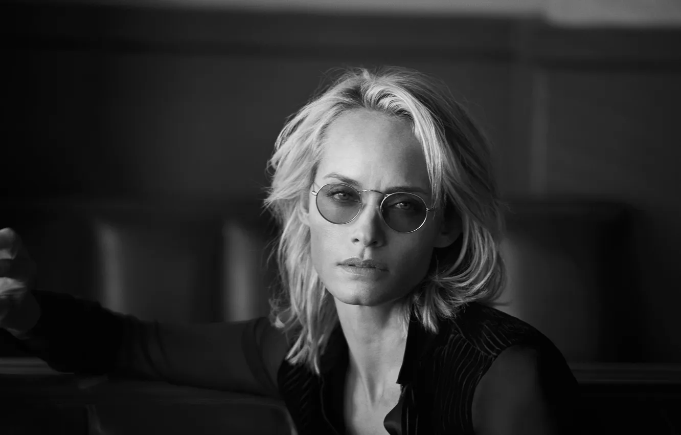 Photo wallpaper look, model, actress, glasses, black and white, Amber Valletta, Amber Valletta
