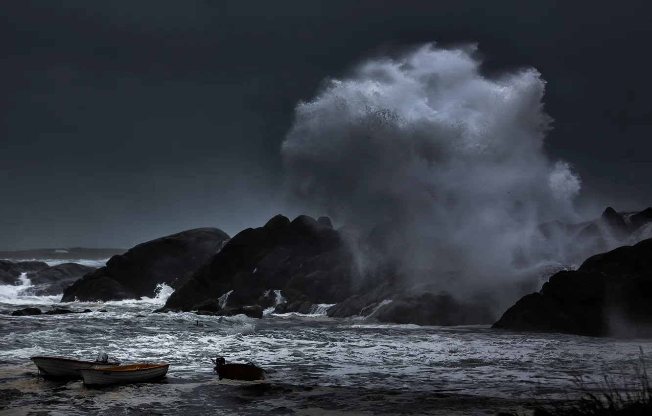 Photo wallpaper sea, wave, squirt, storm, rocks, boats, harbour