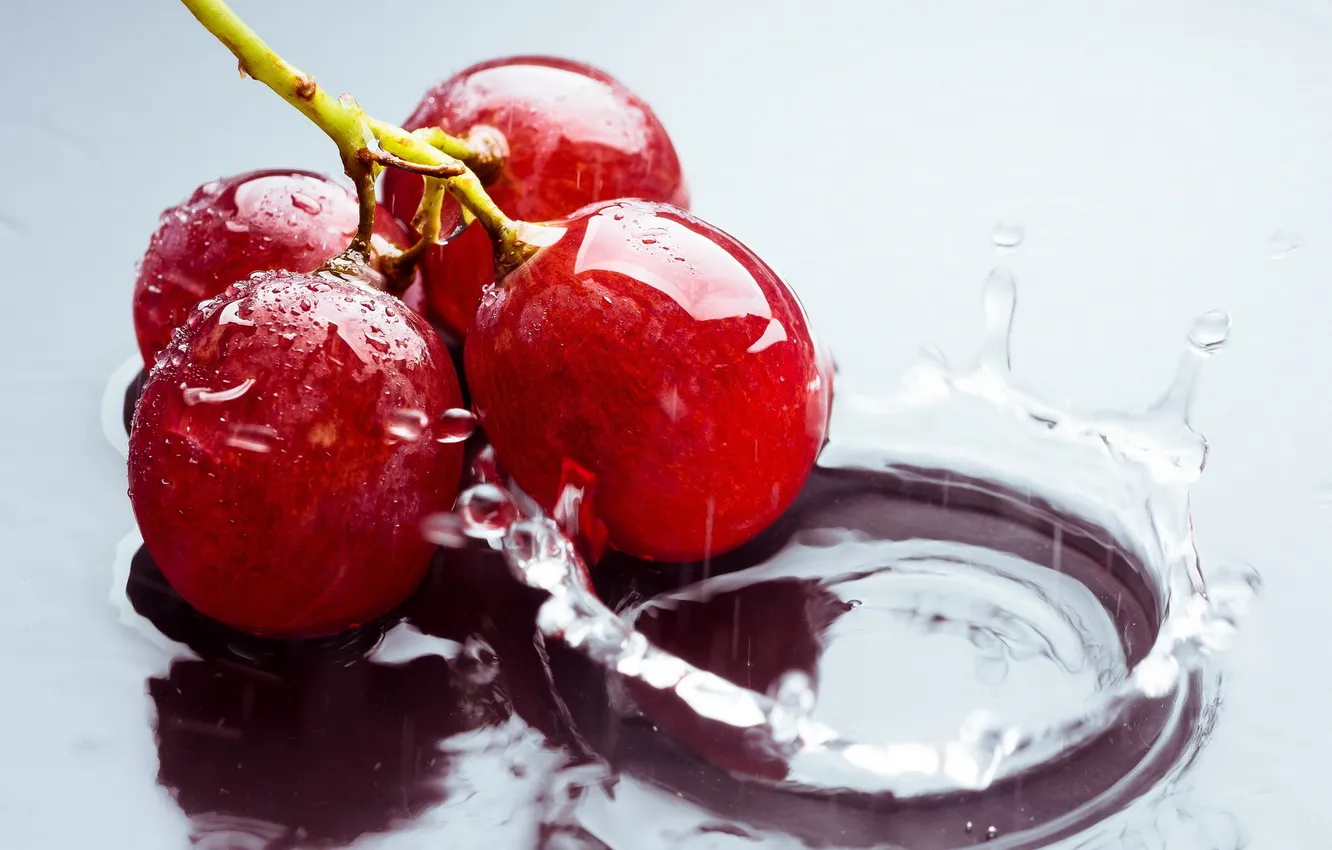 Photo wallpaper water, macro, grapes