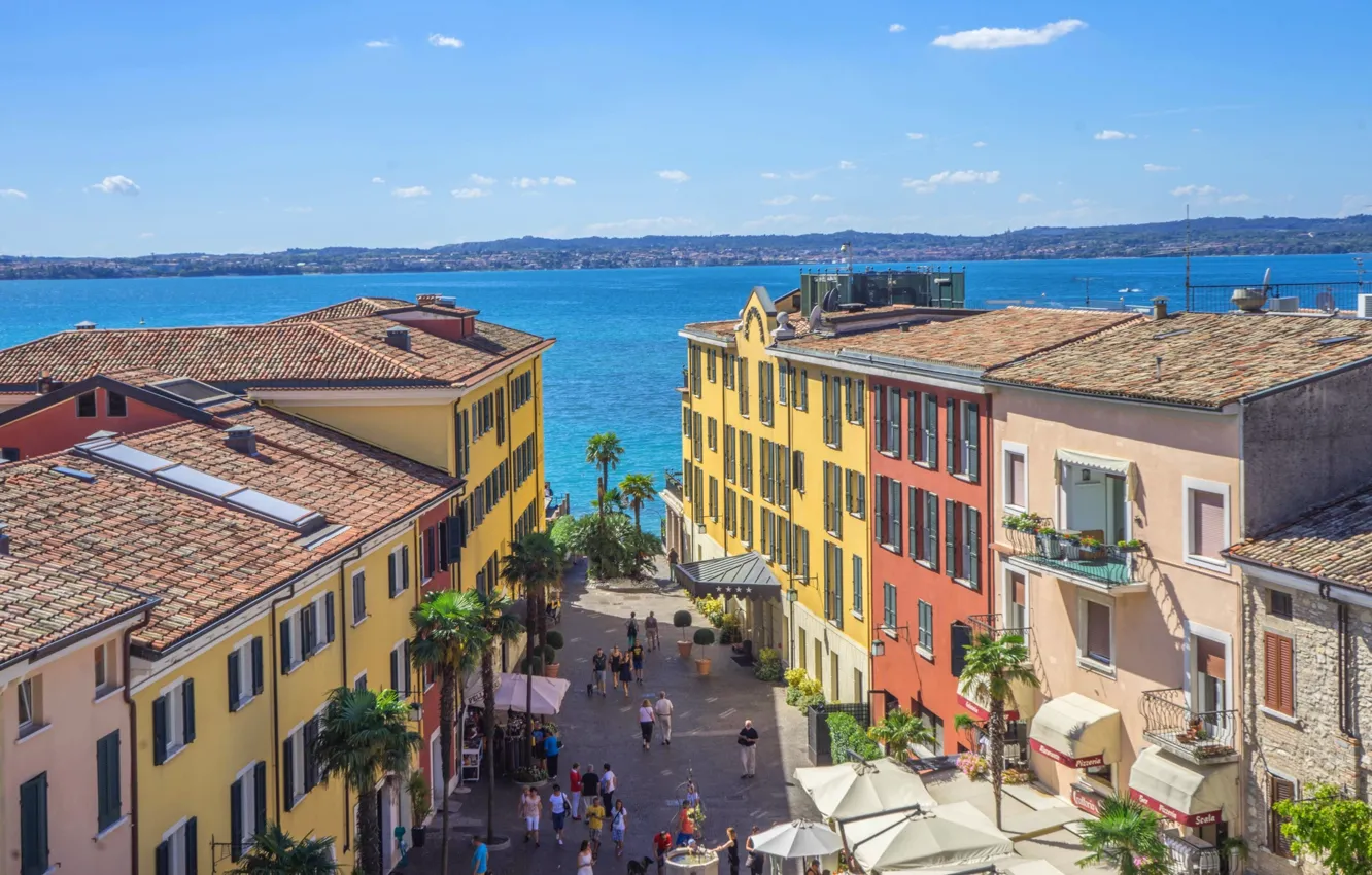 Photo wallpaper lake, street, home, Italy, Sirmione, Garda, Catullo is the Rocca Scaligera