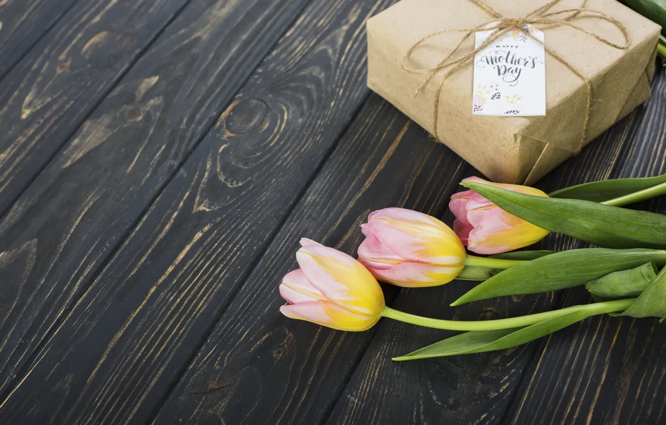Photo wallpaper bouquet, tulips, wood, composition