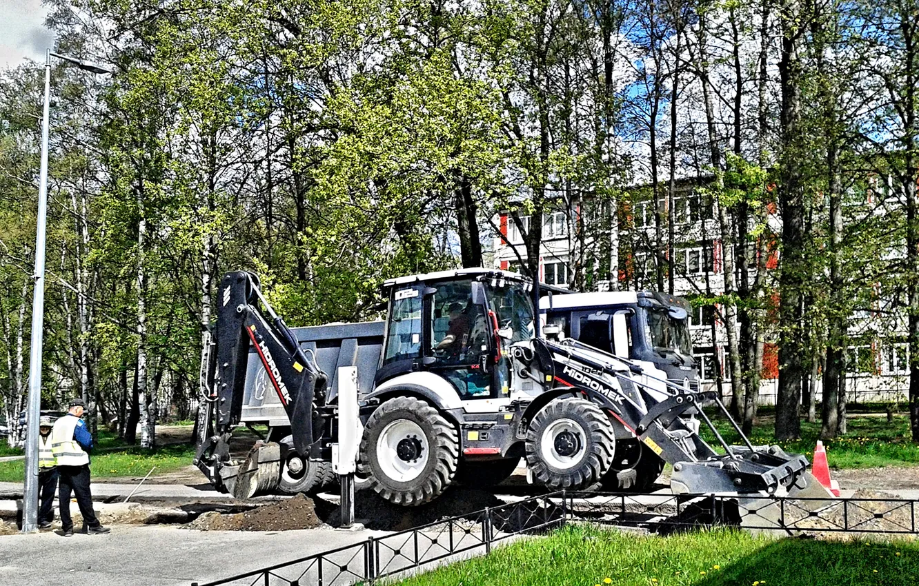 Photo wallpaper tractor, road works, May 2025