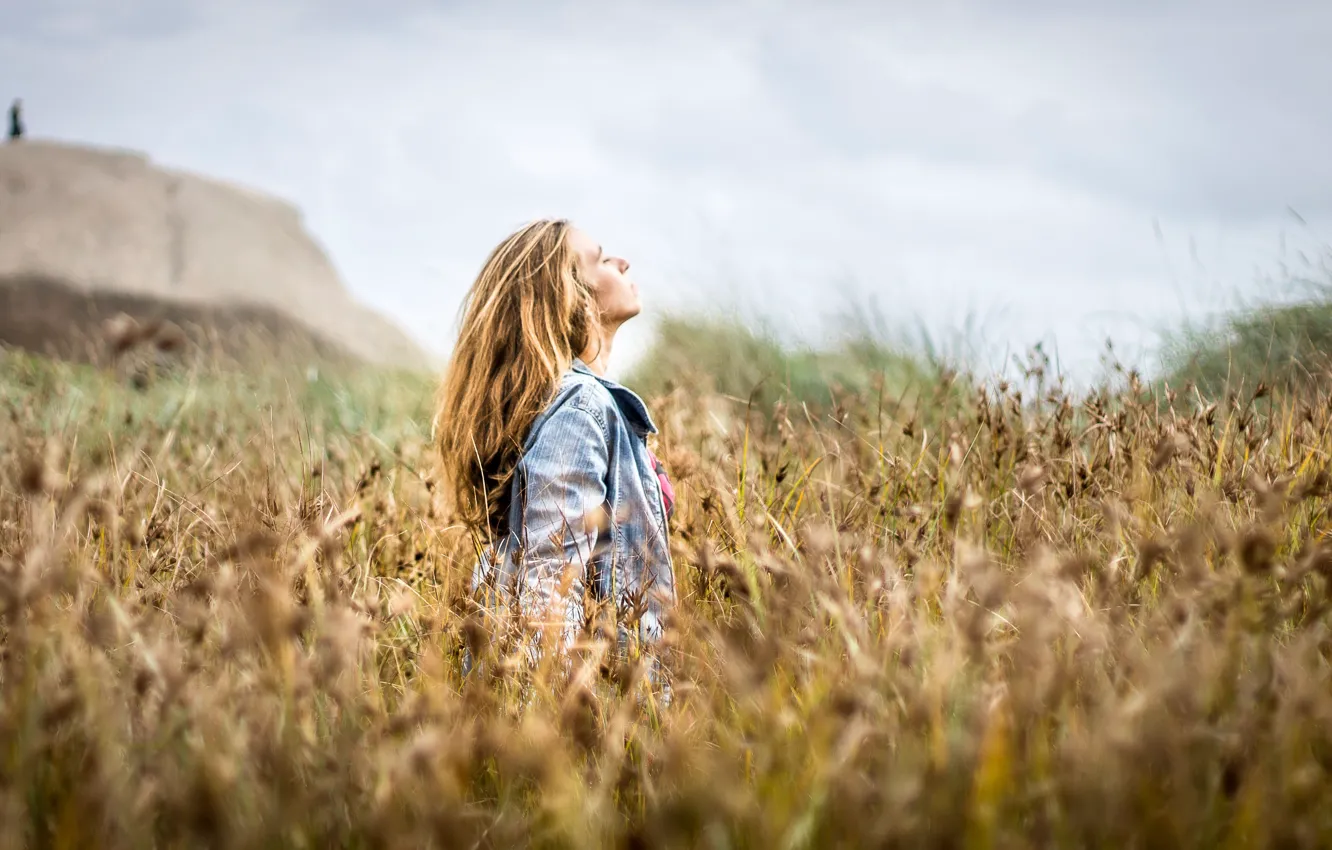 Photo wallpaper girl, rock, field, bokeh, person