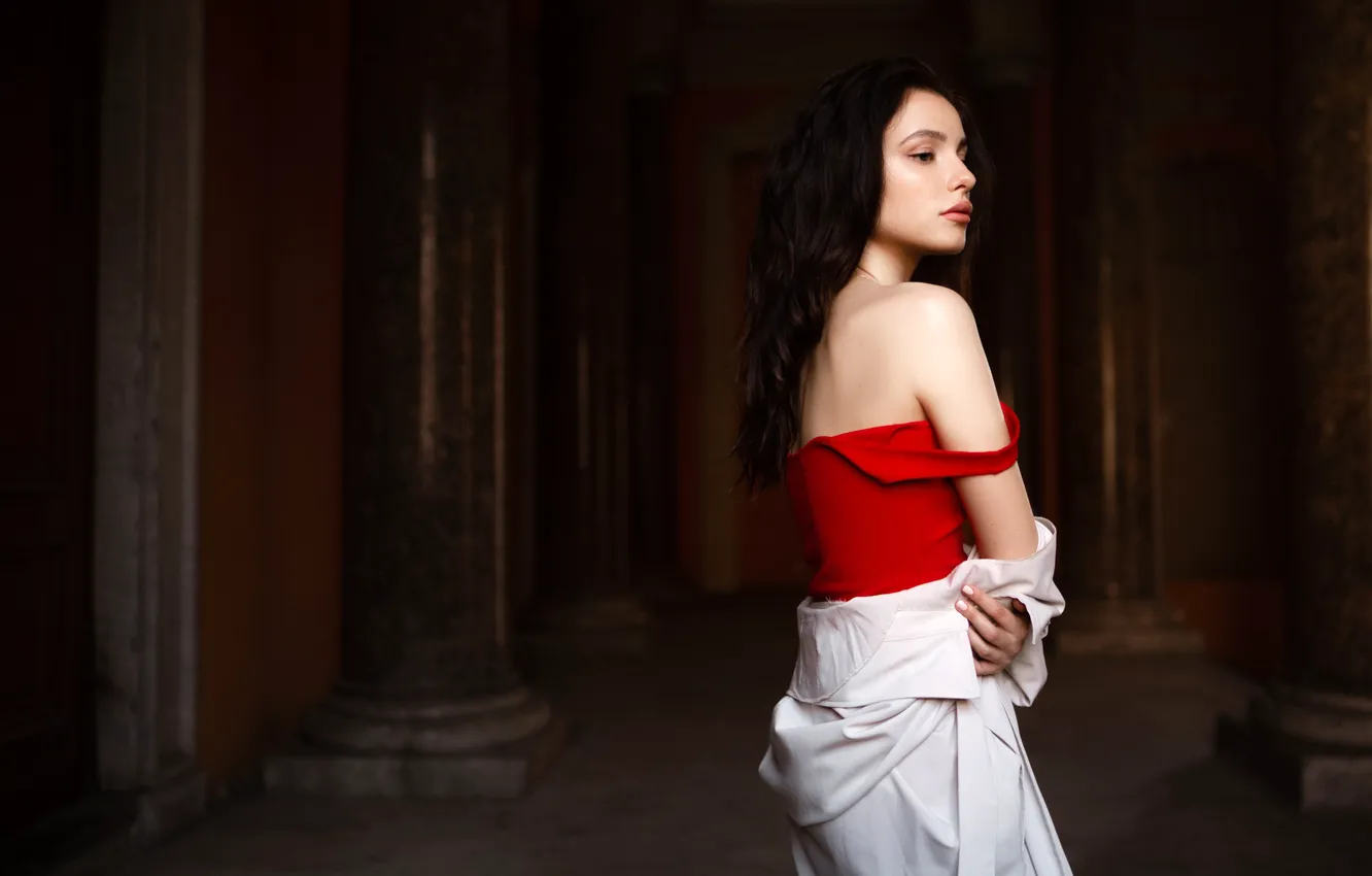 Photo wallpaper pose, model, building, portrait, makeup, dress, brunette, hairstyle