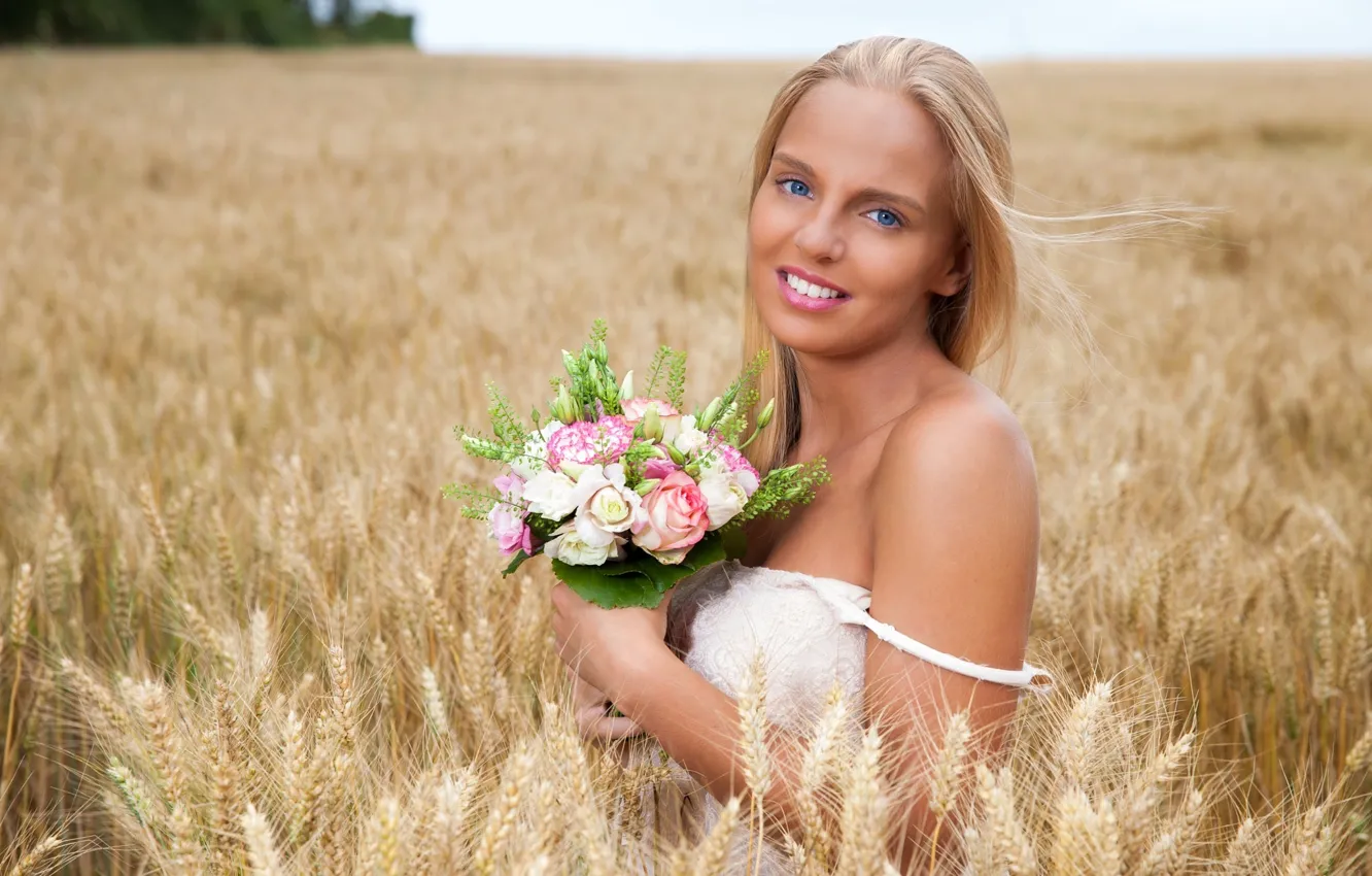 Photo wallpaper field, look, flowers, model, rye, portrait, bouquet, makeup