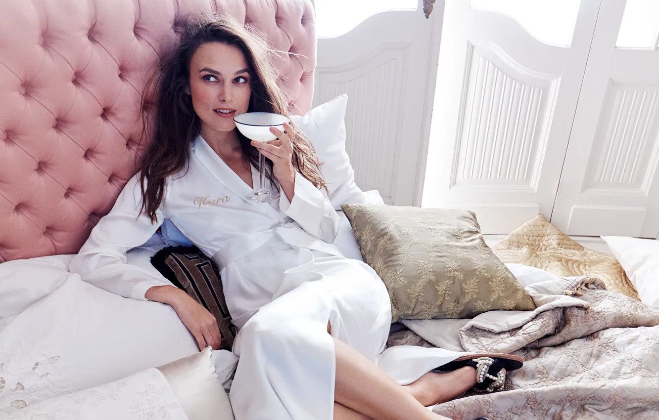 Photo wallpaper white, pose, glass, pillow, makeup, actress, brunette, hairstyle