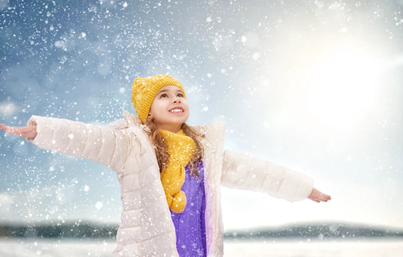 Photo wallpaper winter, light, snow, joy, hat, child, hands, scarf