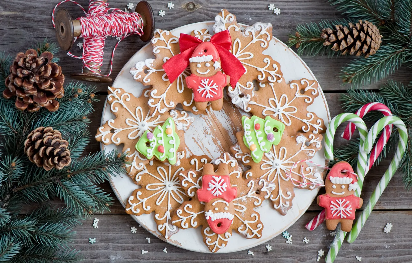 Photo wallpaper winter, snowflakes, branches, food, spruce, men, cookies, plate