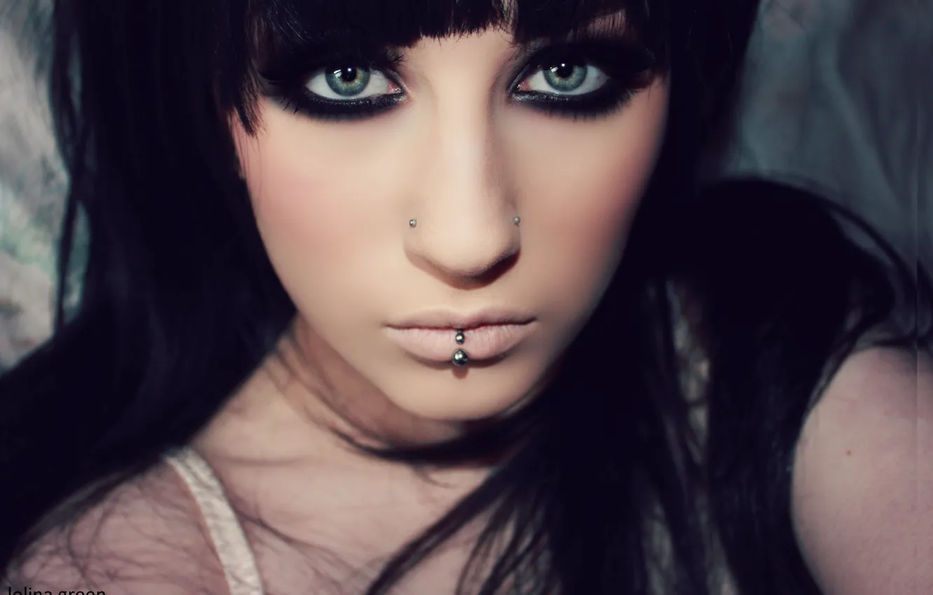 Photo wallpaper look, piercing, makeup, Lolina Green