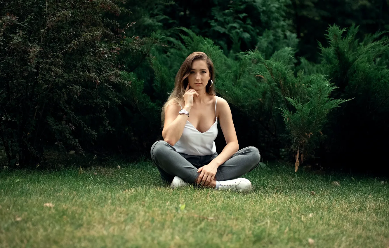 Photo wallpaper look, pose, Park, lawn, model, portrait, makeup, Mike