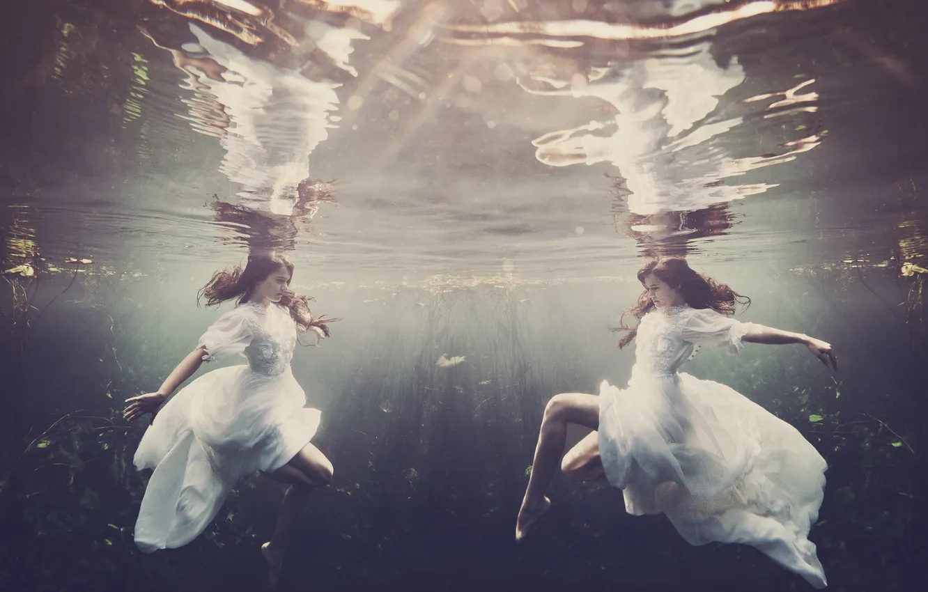 Photo wallpaper girl, brown hair, under water, underwater