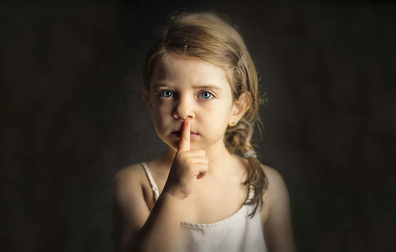 Photo wallpaper portrait, girl, the sign of silence