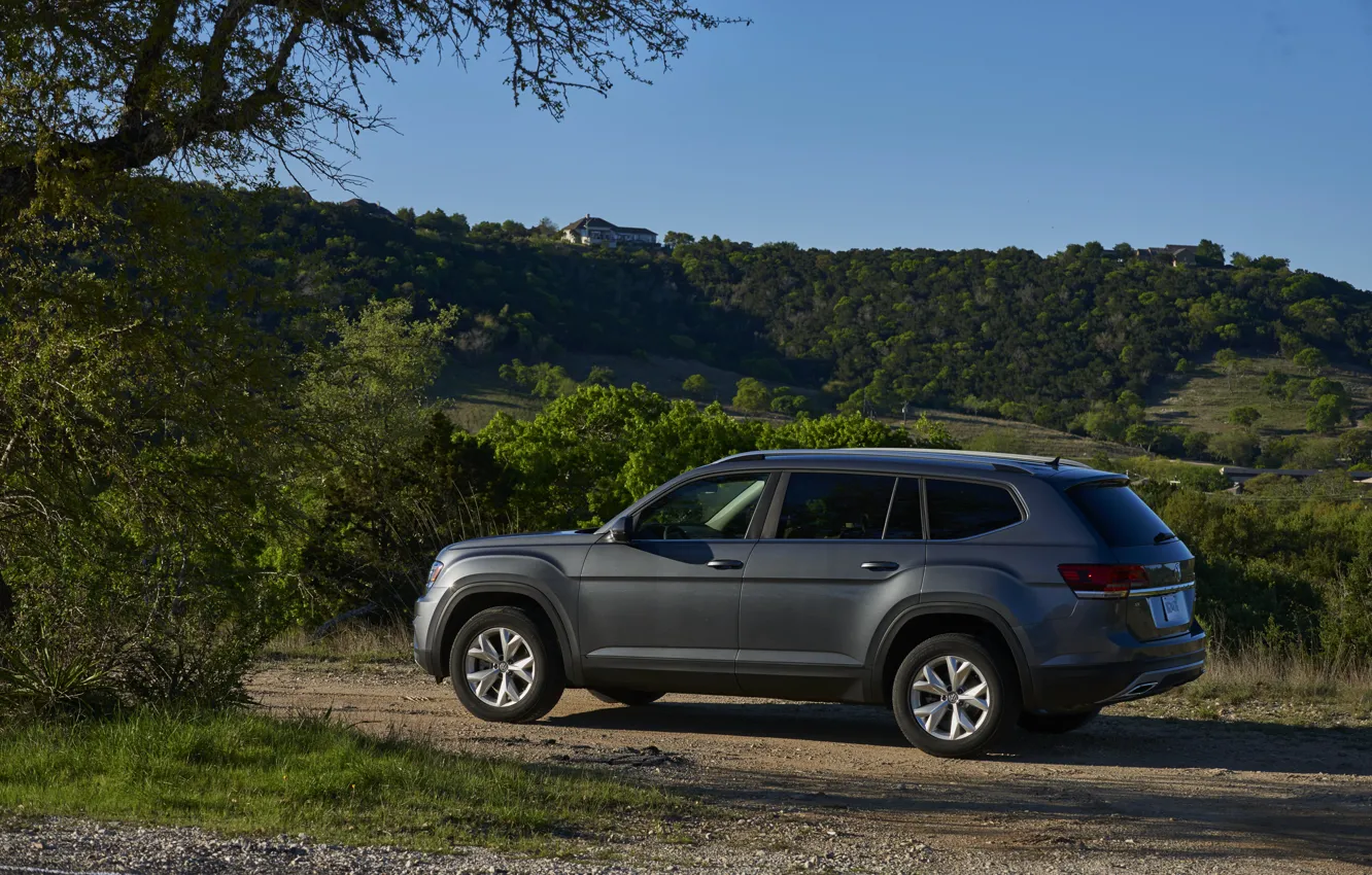 Photo wallpaper Volkswagen, Parking, roadside, Atlas, 2017, dark gray