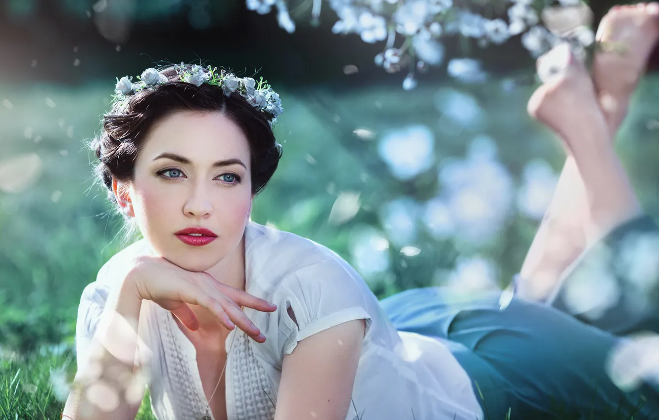 Photo wallpaper cherry, spring, brunette, beauty, image, wreath