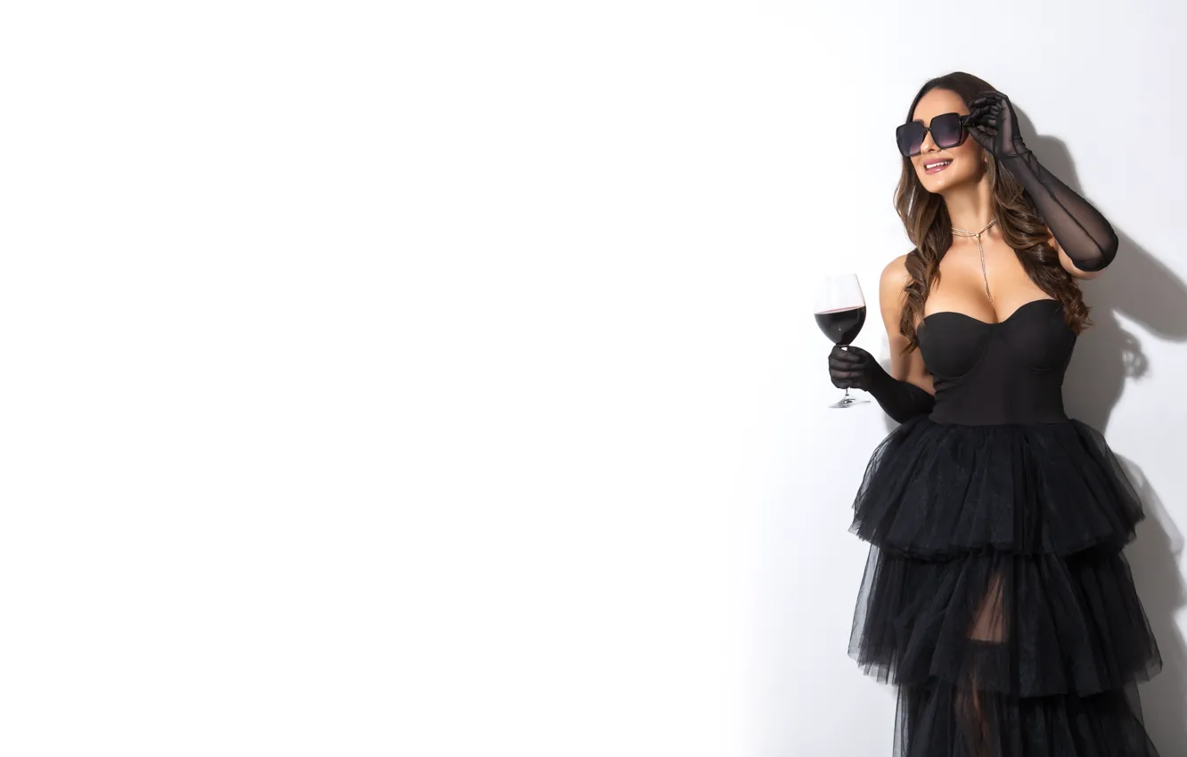 Photo wallpaper pose, model, glass, portrait, shadow, hands, makeup, figure