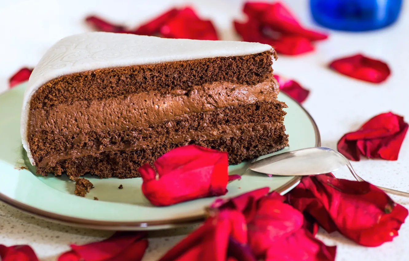 Photo wallpaper chocolate, cream, rose petals, a piece of cake