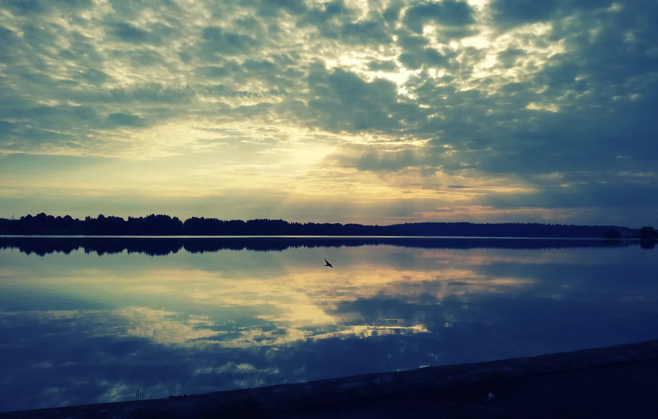 Photo wallpaper clouds, lake, dawn, the sun's rays