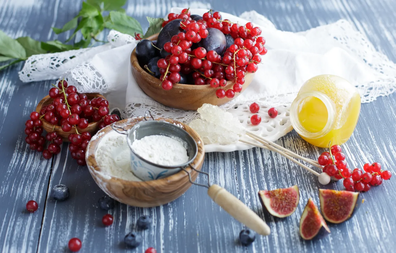 Photo wallpaper honey, flour, red currant, figs