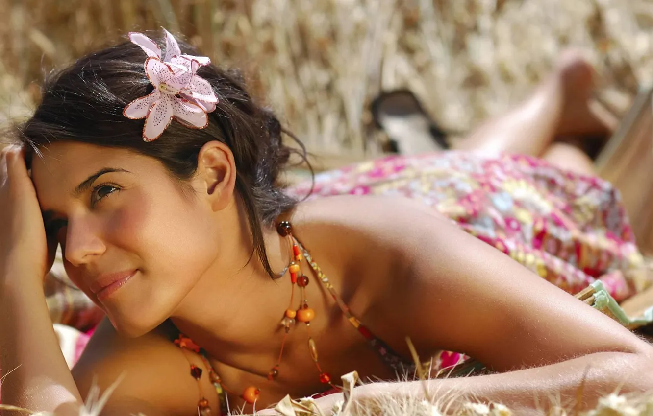 Photo wallpaper girl, flowers, smile, model