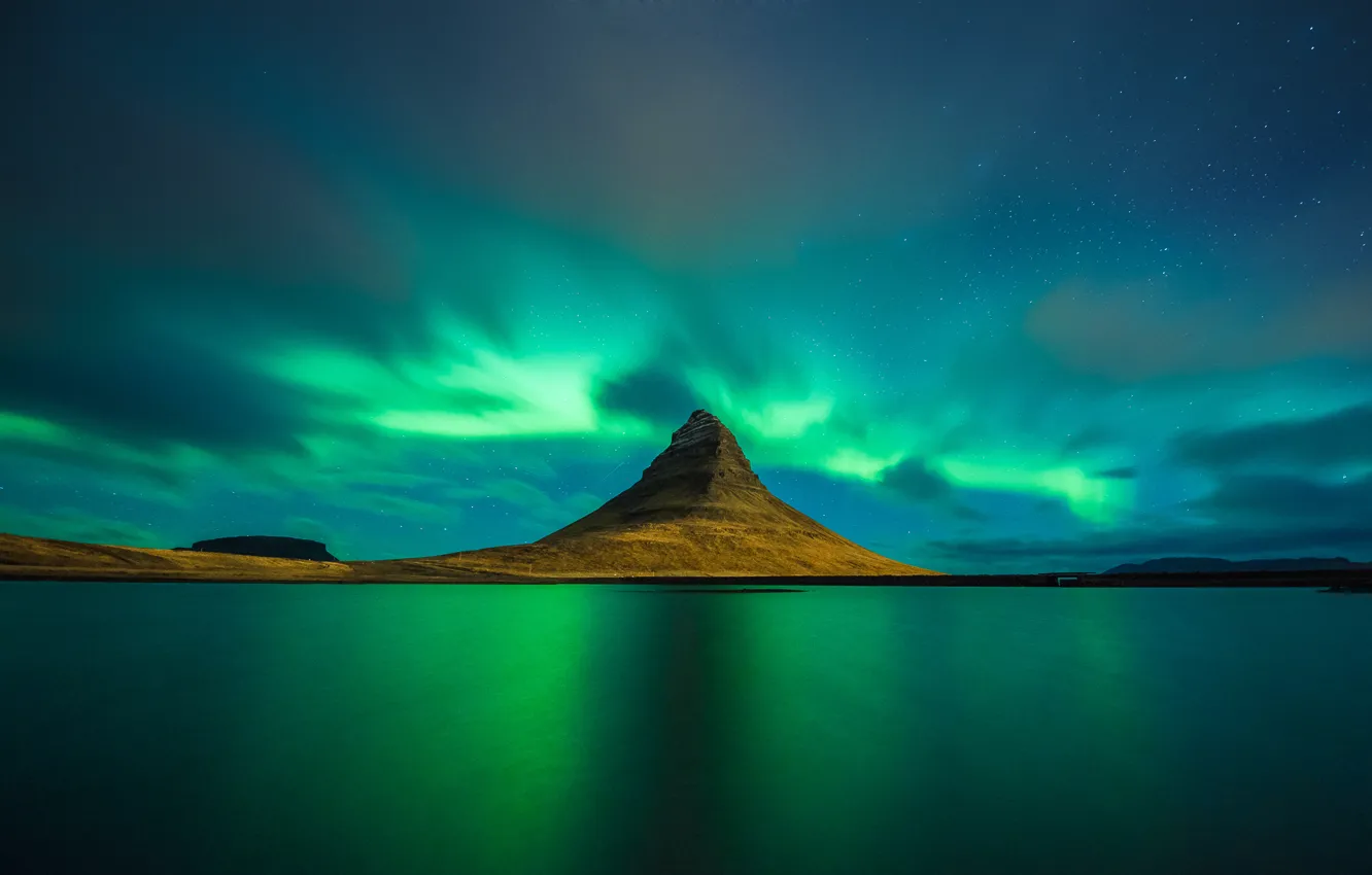 Photo wallpaper reflection, Northern lights, reflection, Iceland, Kirkjufell, aurora borealis, slande