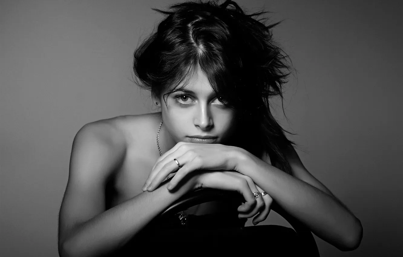Photo wallpaper LOOK, CHAIR, BROWN hair, FACE, Black and WHITE, PORTRAIT