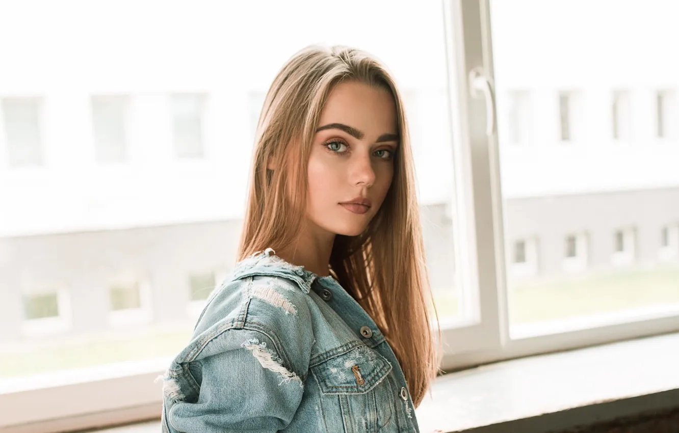 Photo wallpaper model, close up, KAMILA, Denim Jacket, At The WIndow