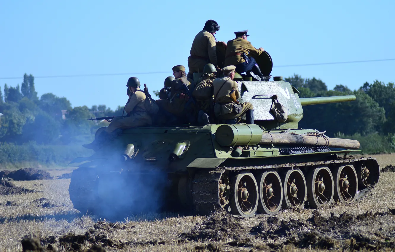 Photo wallpaper tank, Soviet, average, T-34-85, military reconstruction