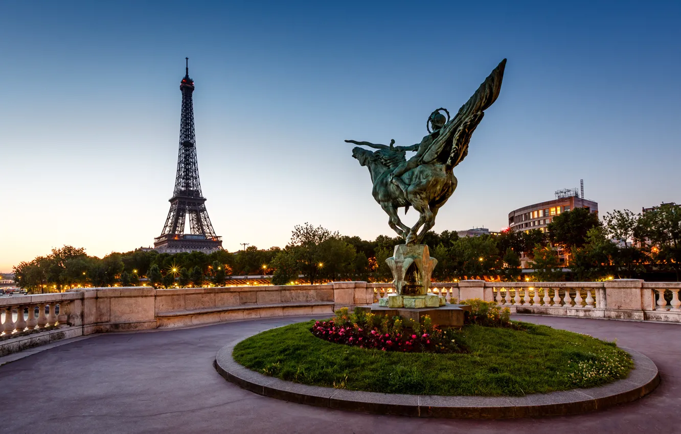 Photo wallpaper France, Paris, statue, Eiffel tower, Paris, sculpture, France, Eiffel Tower