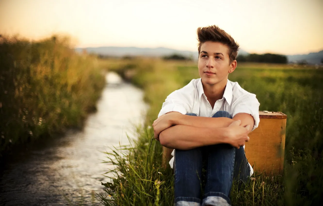 Photo wallpaper field, guy, river