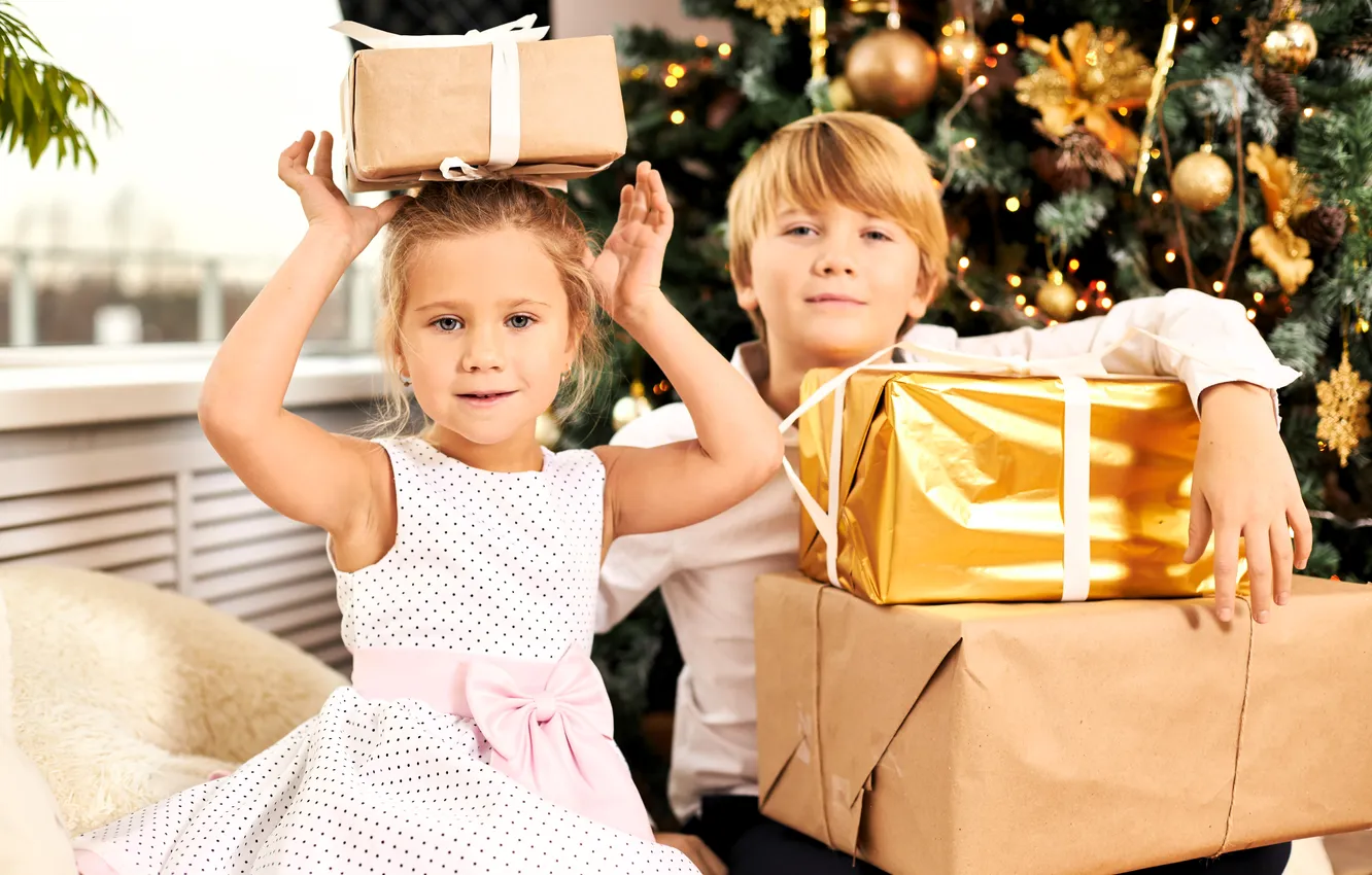 Photo wallpaper children, box, gift, tree, boy, girl