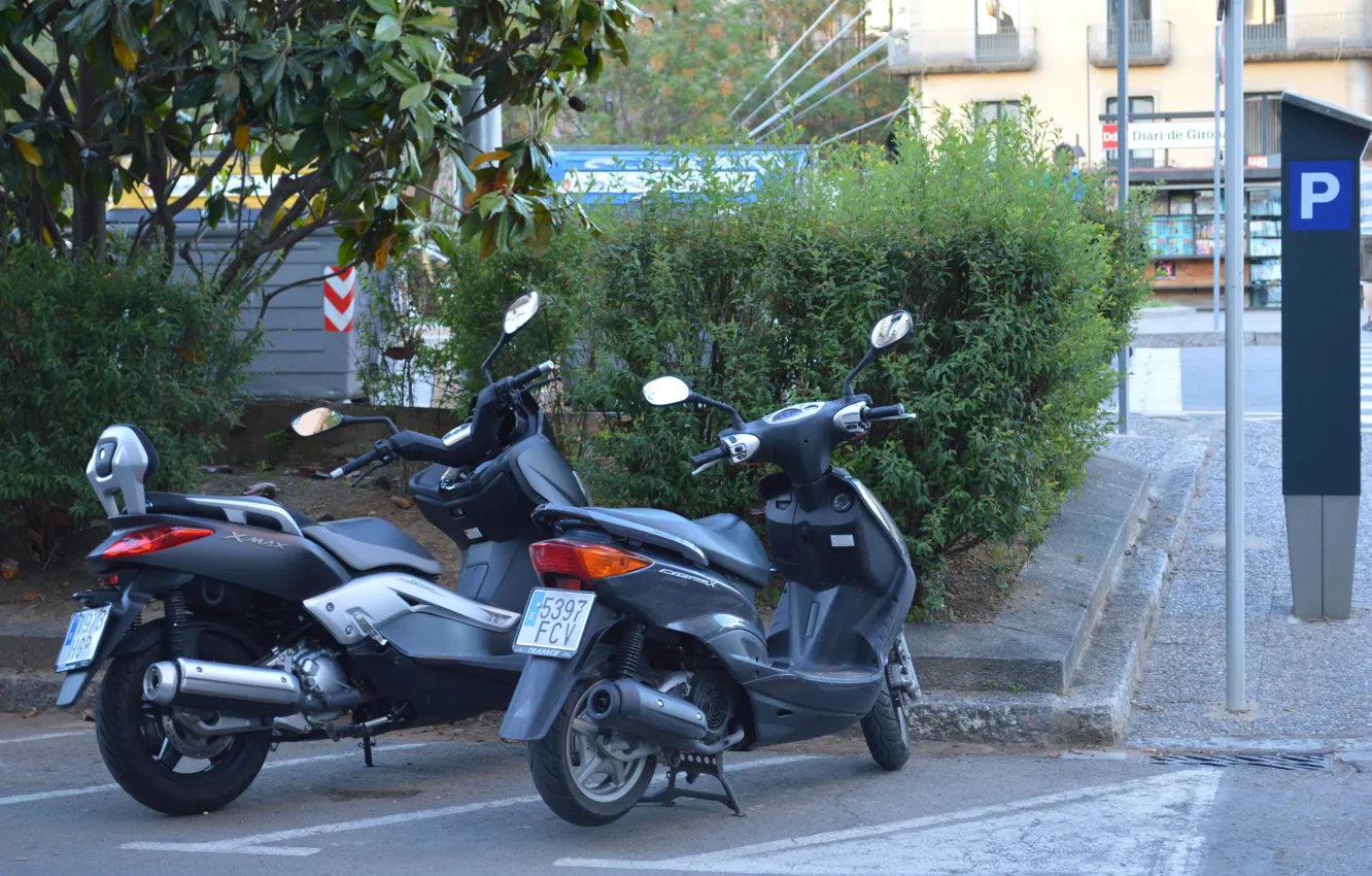 Photo wallpaper the city, river, motorcycle, Girona