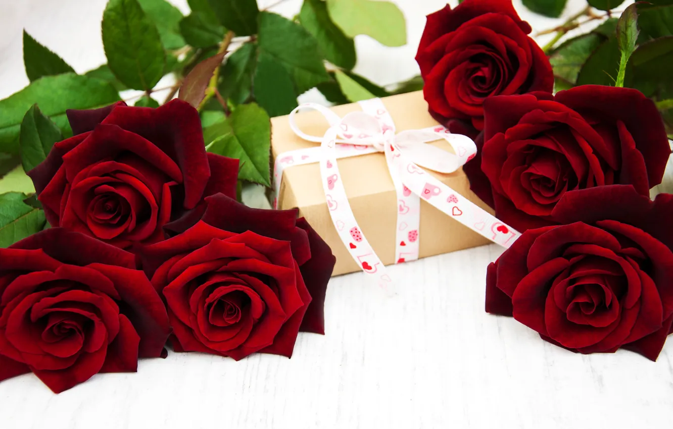 Photo wallpaper white, table, background, gift, roses, bouquet, krsno, Olena Rudo