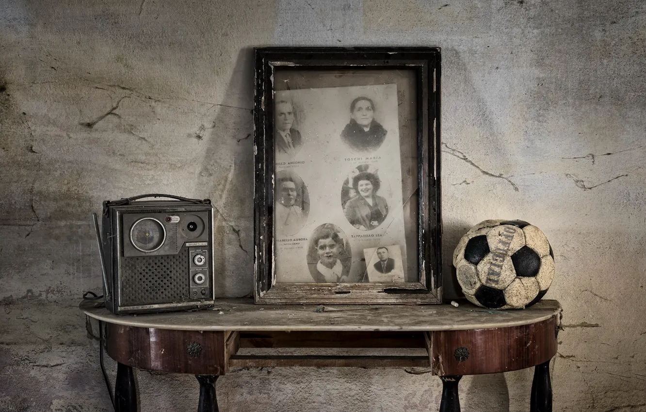 Photo wallpaper table, the ball, radio, naturalism