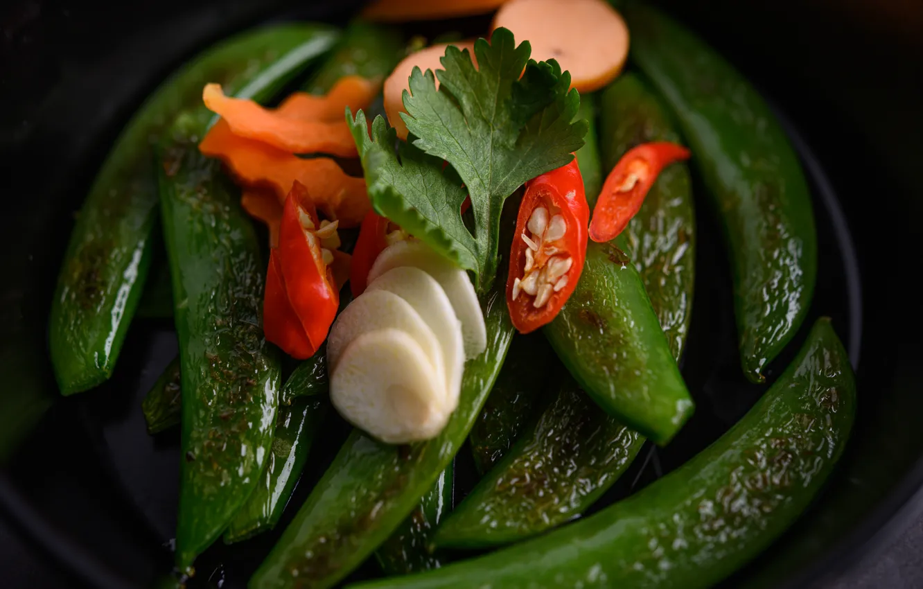 Photo wallpaper red, the dark background, food, plate, peas, pepper, sharp, vegetables