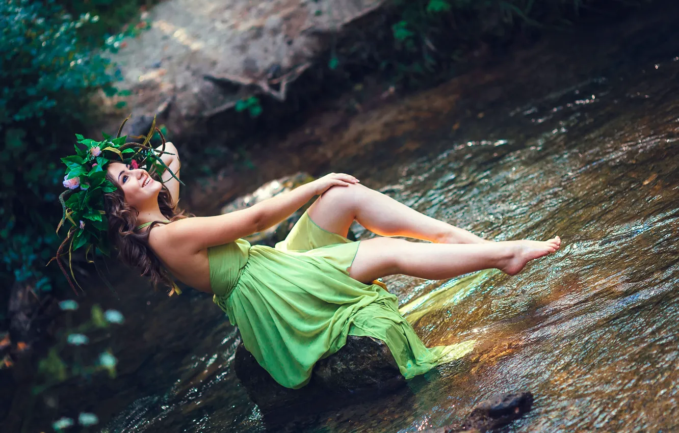 Photo wallpaper girl, smile, stream, legs, Helen Molchanova