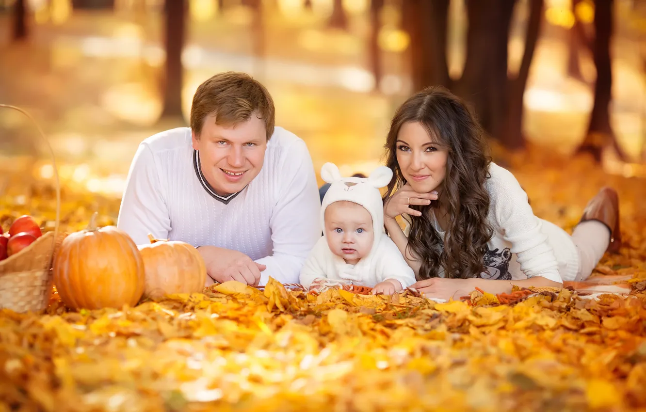 Photo wallpaper autumn, Park, stay, child, baby, family, walk, young