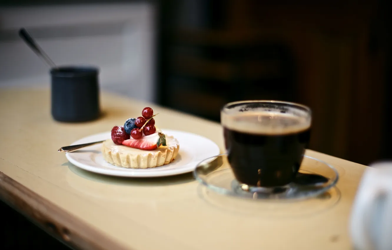 Photo wallpaper glass, berries, strawberry, drink, dessert