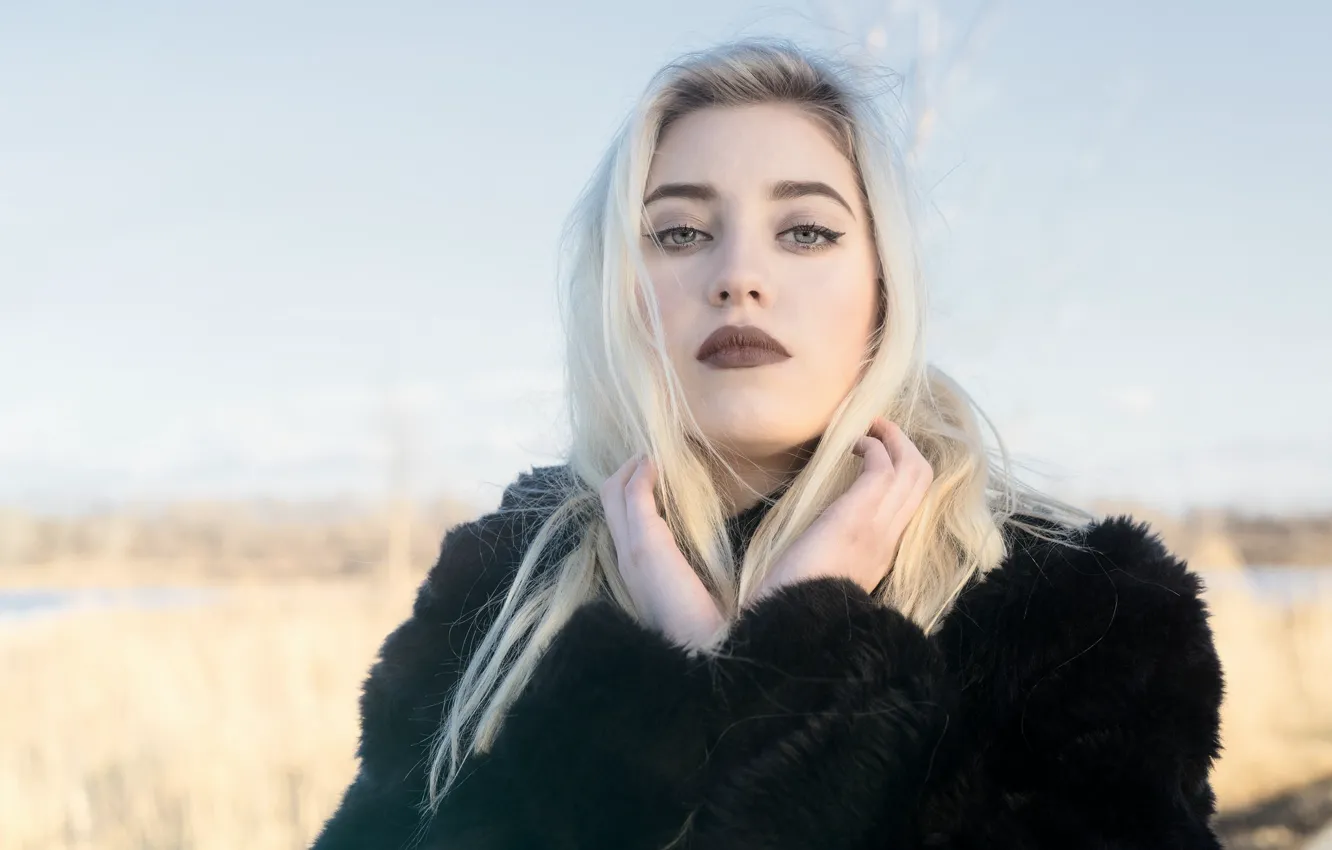 Photo wallpaper look, makeup, coat, sponge