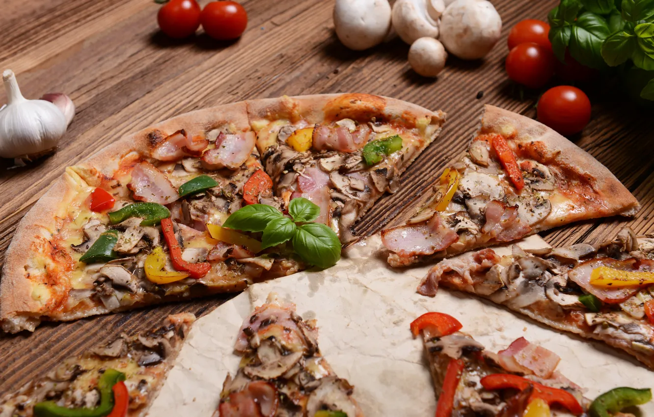 Photo wallpaper greens, mushrooms, pepper, pizza, tomatoes, olives, sausage, garlic