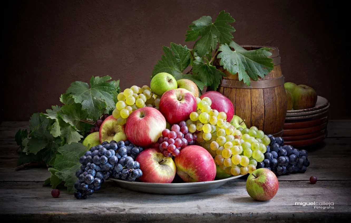 Photo wallpaper apples, grapes, barrel