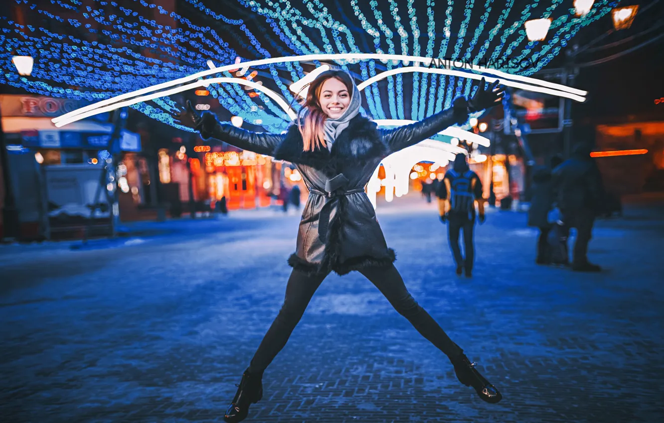 Photo wallpaper look, night, lights, pose, smile, people, holiday, model