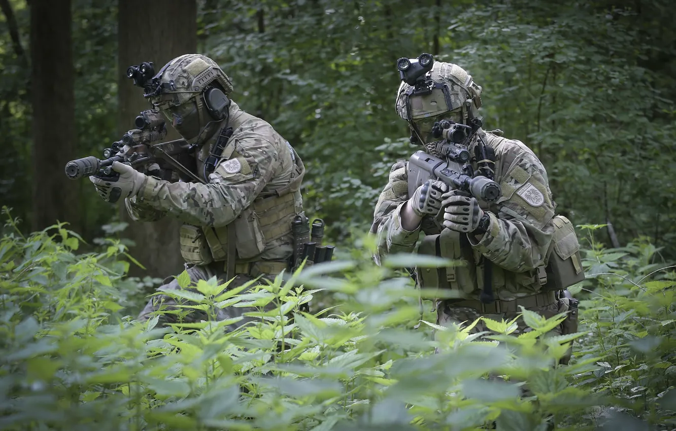 Photo wallpaper forest, army, soldiers, equipment
