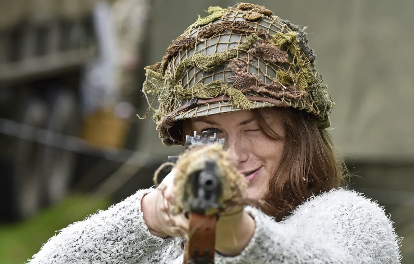 Photo wallpaper girl, helmet, rifle, helmet, aiming, self-loading, M1 Garand