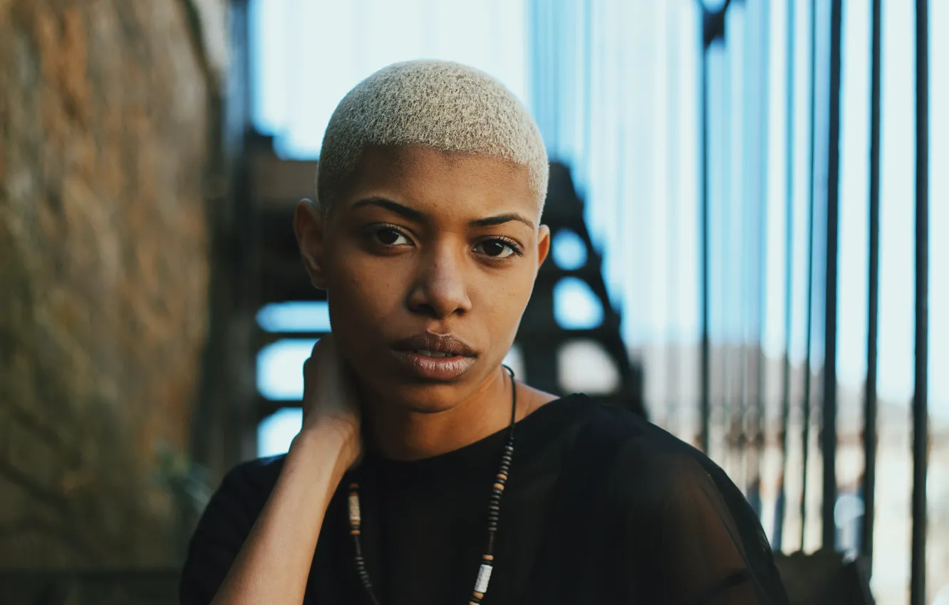 Photo wallpaper portrait, beads, brown eyes, brown eyes, beads, portrait, short hair, Short Haircut